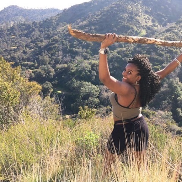 Meet your Posher, Tia - Picture 5 of 6